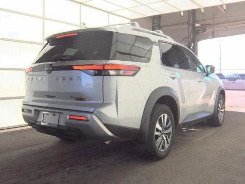 Used 2024 Nissan Pathfinder SL image 4