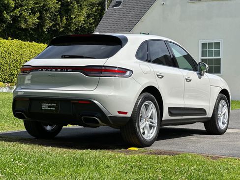 Certified 2025 Porsche Macan AWD/4WD image 8