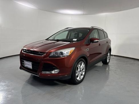 Used 2014 Ford Escape Titanium w/ Equipment Group 401A FWD image 2