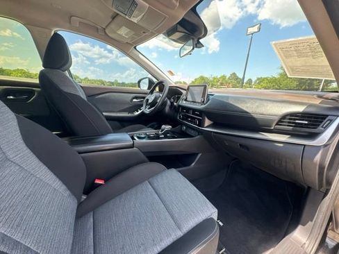 Used 2023 Nissan Rogue SV AWD/4WD image 16