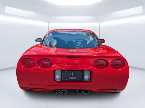 Used 2003 Chevrolet Corvette Coupe w/ Preferred Equipment Group RWD image 4