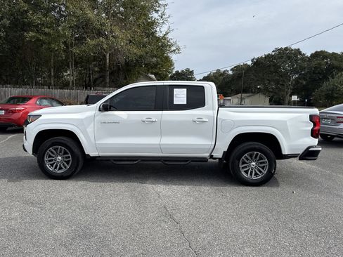 Used 2024 Chevrolet Colorado LT RWD image 2