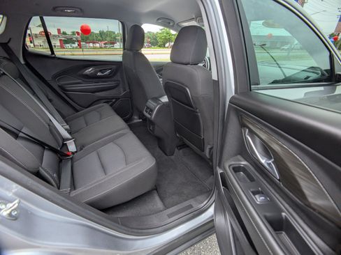 Used 2024 GMC Terrain SLE AWD/4WD image 13