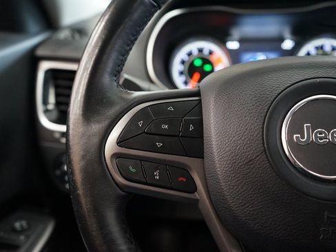 Used 2019 Jeep Cherokee Limited image 30