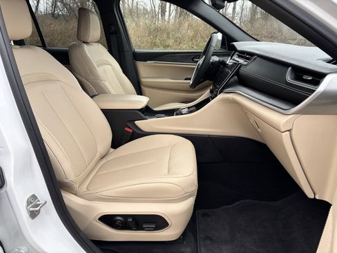 Used 2024 Jeep Grand Cherokee Limited image 34