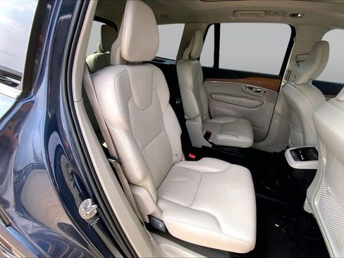 Used 2022 Volvo XC90 T6 Momentum w/ Advanced Package AWD/4WD image 19