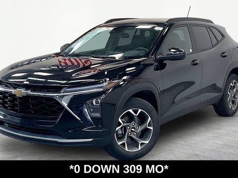 Used 2024 Chevrolet Trax LT w/ Driver Confidence Package FWD image 1