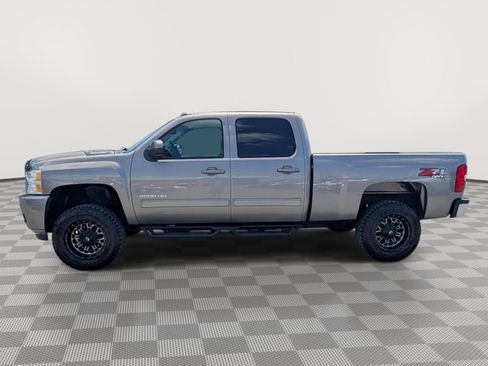 Used 2013 Chevrolet Silverado 2500 LT w/ Z71 Appearance Package AWD/4WD image 2