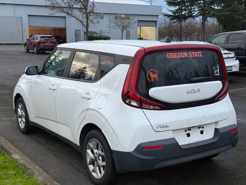 Used 2022 Kia Soul LX w/ Technology Package image 3