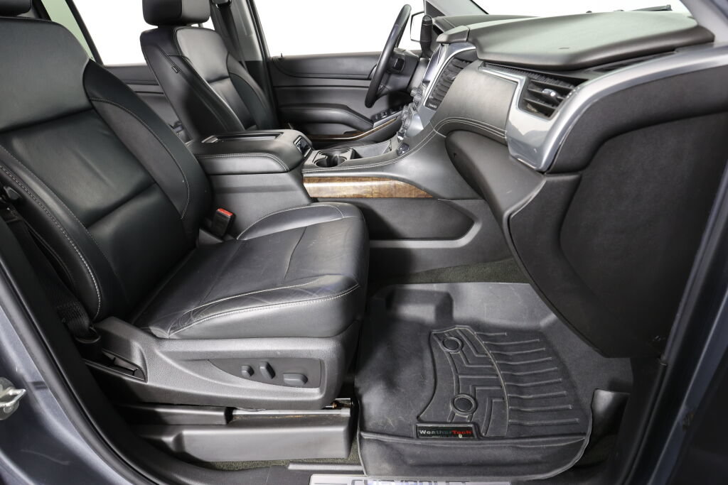 Used 2018 Chevrolet Suburban LT w/ Luxury Package RWD image 27