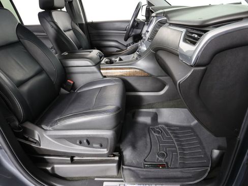 Used 2018 Chevrolet Suburban LT w/ Luxury Package RWD image 27