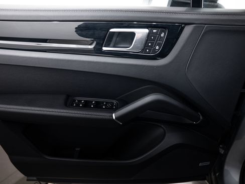 Certified 2022 Porsche Cayenne S image 18