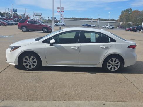 Used 2021 Toyota Corolla LE image 6