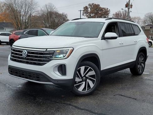 Used 2025 Volkswagen Atlas SE image 3