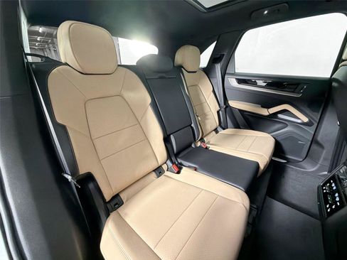 Certified 2026 Porsche Cayenne AWD/4WD image 26