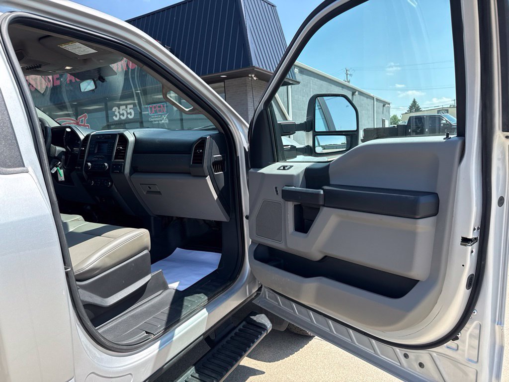 Used 2017 Ford F550 4x4 Regular Cab Super Duty image 31
