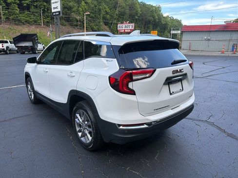 Used 2022 GMC Terrain SLT w/ Tech Package AWD/4WD image 3