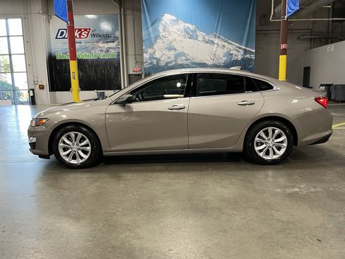 Used 2023 Chevrolet Malibu LT w/ Driver Confidence Package FWD image 2