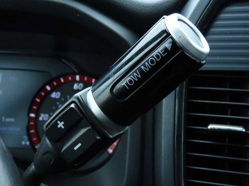 Used 2022 Nissan Titan PRO-4X w/ Pro-4x Convenience Package image 32