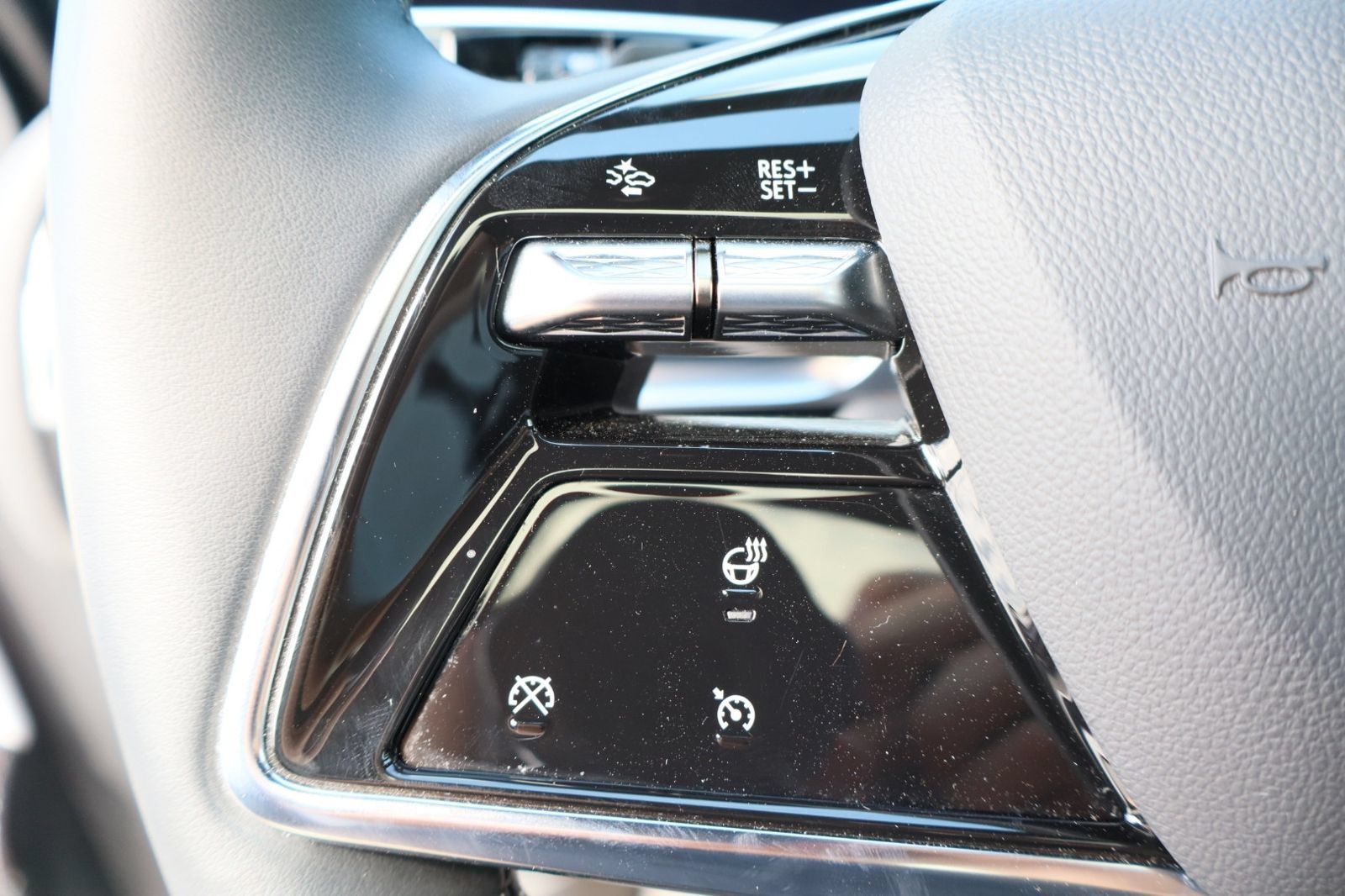 Used 2024 Cadillac Lyriq Luxury AWD/4WD image 24
