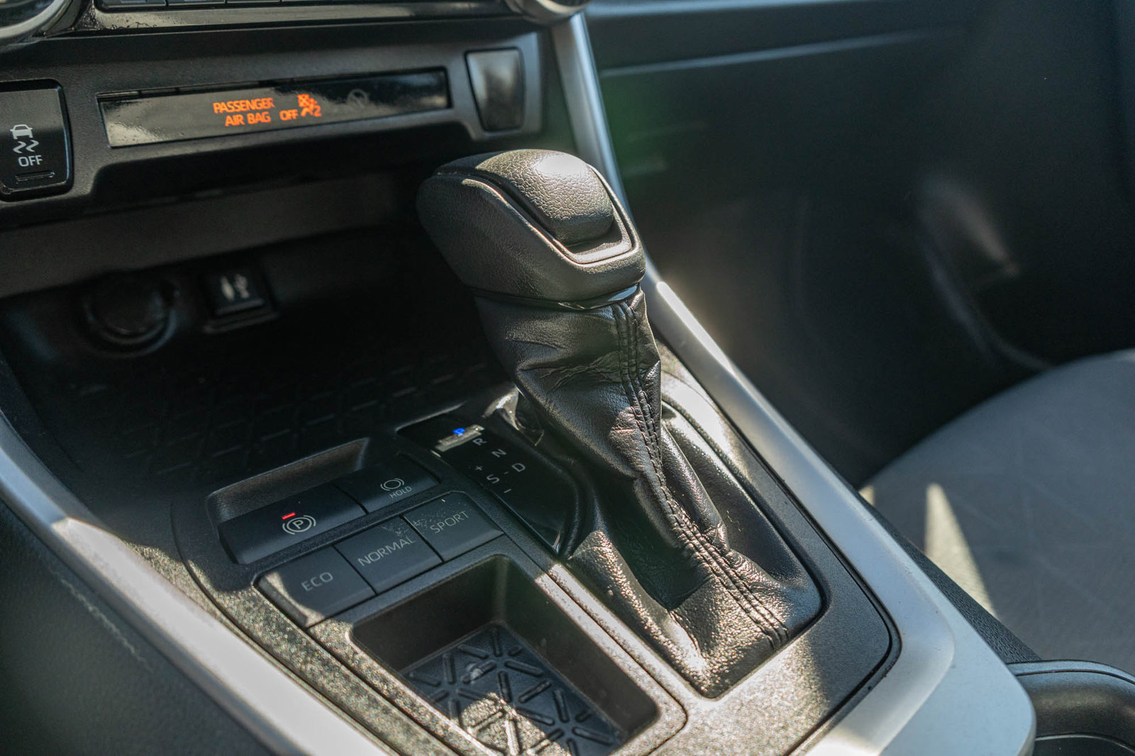 Used 2019 Toyota RAV4 XLE FWD image 23