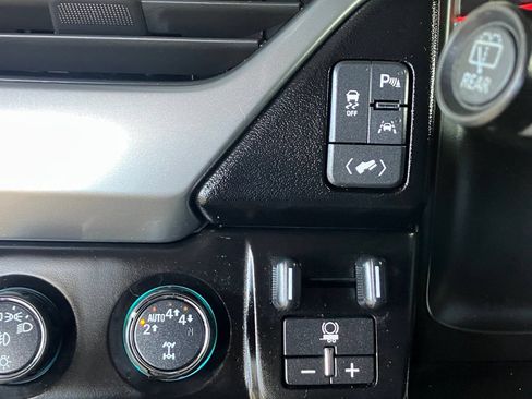 Used 2018 Chevrolet Tahoe Premier w/ RST 6.2L Performance Edition AWD/4WD image 34