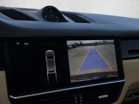 Used 2019 Porsche Cayenne w/ Premium Plus Package image 23