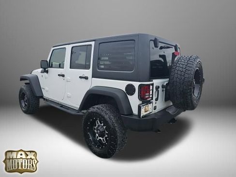 Used 2017 Jeep Wrangler Unlimited Rubicon w/ Connectivity Group image 6