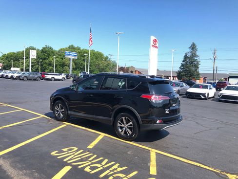 Used 2018 Toyota RAV4 XLE w/ Plus Extra Value Package AWD/4WD image 3