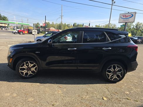 Used 2022 Kia Seltos SX w/ Sunroof Package AWD/4WD image 4
