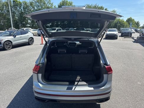 Certified 2023 Volkswagen Tiguan SE R-Line FWD image 10