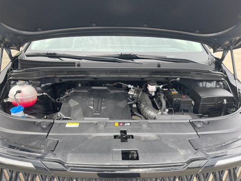 Used 2025 Kia Carnival FWD image 22