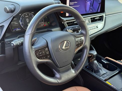 Certified 2025 Lexus ES 350 w/ Premium Package image 17