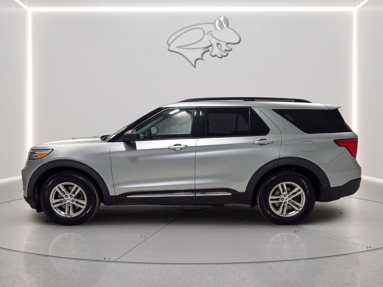 Certified 2021 Ford Explorer XLT w/ Class III Trailer Tow Package AWD/4WD image 2