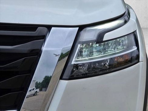 Used 2022 Nissan Pathfinder SV FWD image 9