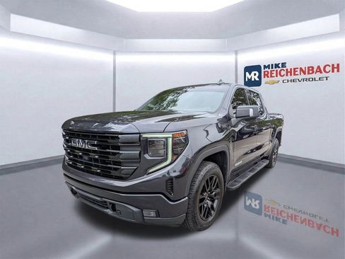 Used 2022 GMC Sierra 1500 Elevation w/ Elevation Premium Package AWD/4WD image 8