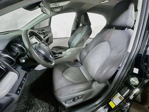 Used 2020 Toyota Camry LE FWD image 17
