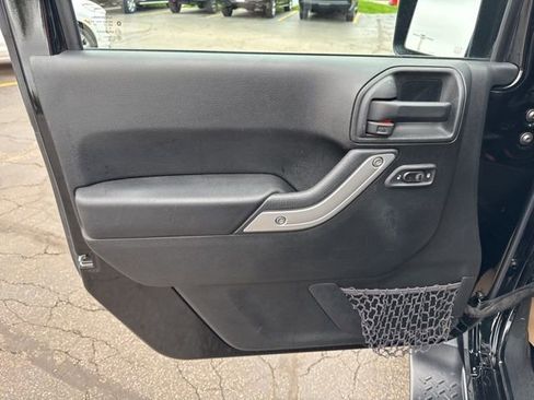 Used 2017 Jeep Wrangler Unlimited Sahara w/ Max Tow Package image 8