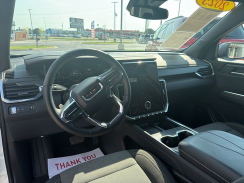 Used 2025 GMC Acadia Elevation FWD image 13