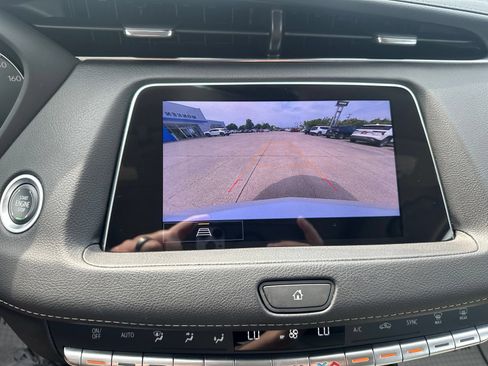 Used 2023 Cadillac XT4 Luxury w/ Cold Weather Package FWD image 17
