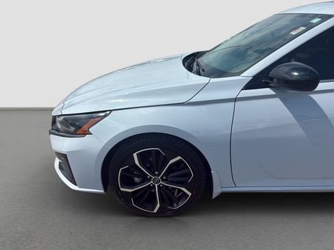 Used 2023 Nissan Altima 2.5 SR w/ SR Premium Package FWD image 10