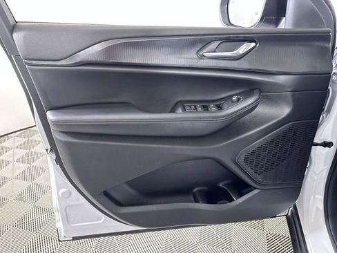 Used 2025 Jeep Grand Cherokee L Laredo RWD image 23