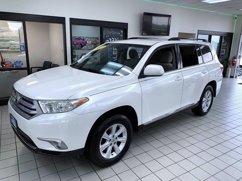 Used 2013 Toyota Highlander Plus FWD image 3