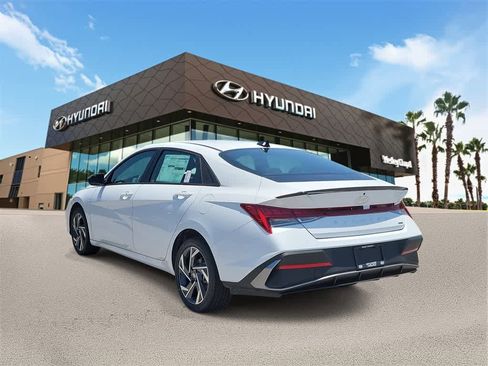 New 2025 Hyundai Elantra SEL image 2