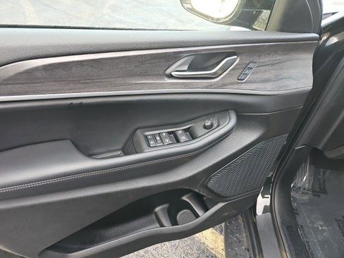 Used 2023 Jeep Grand Cherokee Limited w/ Luxury Tech Group II image 20