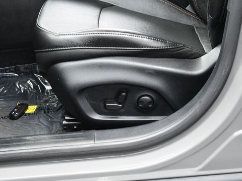 Used 2023 Jeep Compass Latitude image 11