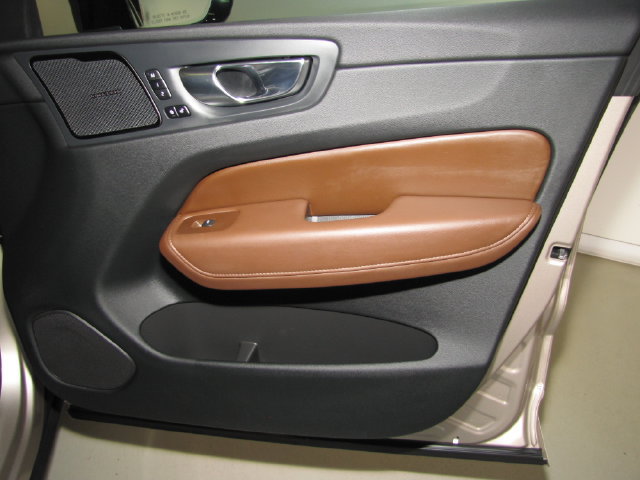 Used 2023 Volvo XC60 B5 Ultimate FWD image 42