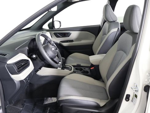 Used 2025 Subaru Forester Premium image 31