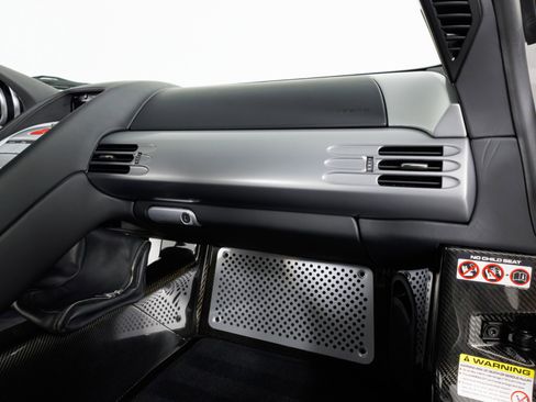 Used 2004 Porsche Carrera GT RWD image 38