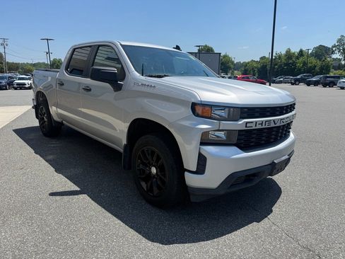 Used 2020 Chevrolet Silverado 1500 Custom w/ Custom Value Package AWD/4WD image 9